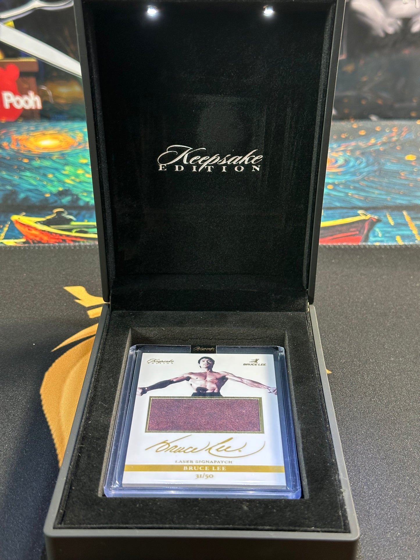 Bruce Lee Personal Used Boxing Gloves Relic 31/50 Keepsake Card