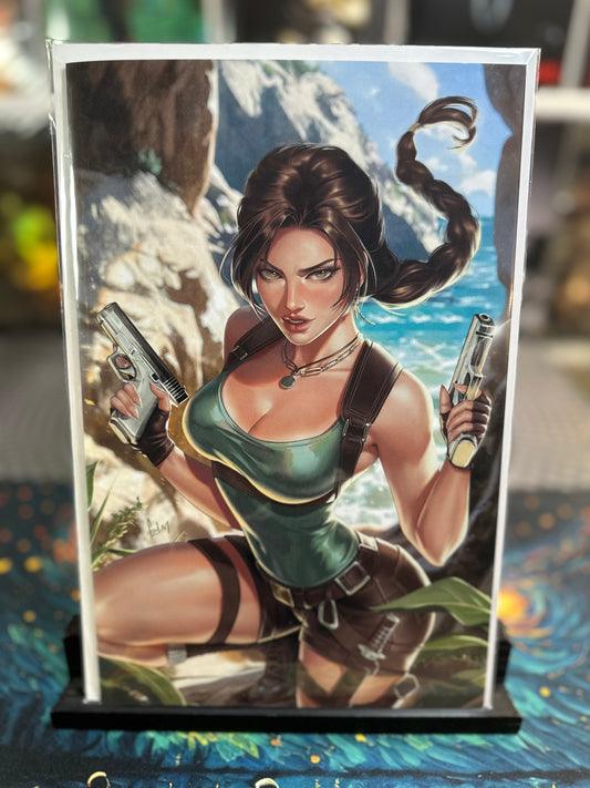 Tomb Raider Fame: Angelina Jolie NYCC EXCLUSIVE Cosplay LTD
